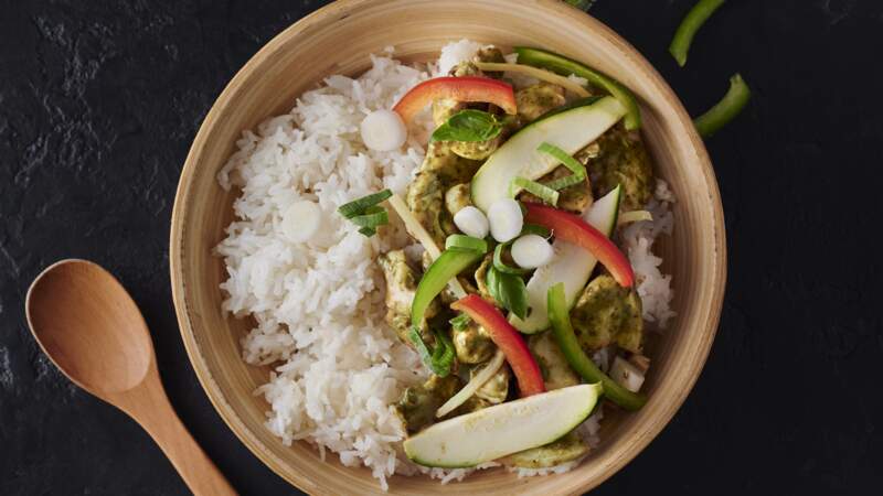 Bowl de curry vert au porc et au riz 