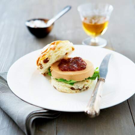Mini-burger de scone au foie gras et confiture de figues