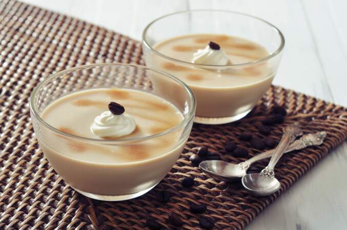 Panna cotta au café : la recette simplissime de Laurent Mariotte + ses tuiles au caramel régressives