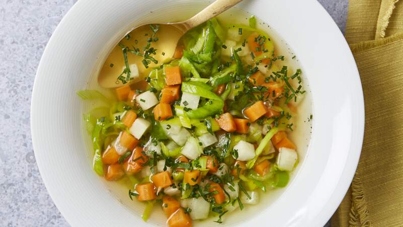 Soupe légère aux petits légumes