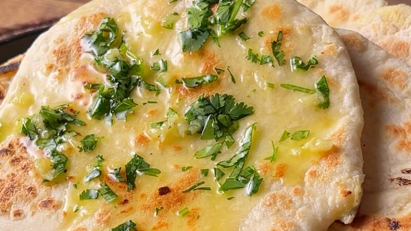 Garlic cheese naan