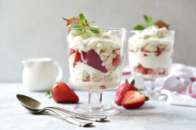 Dessert minute : la recette de l'Eton mess  à la fraise de Cyril Lignac