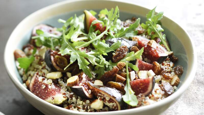 Salade de quinoa aux figues et aux raisins secs
