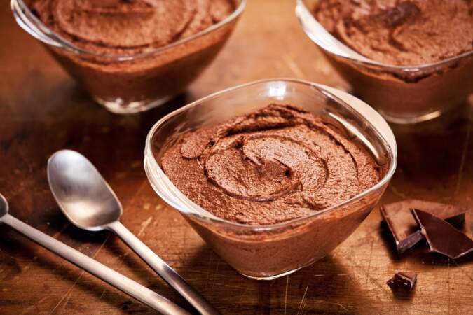 Mousse au chocolat intense par Christophe Michalak : la recette en 10 minutes et son petit secret